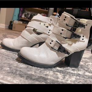 Women’s booties, white size 8